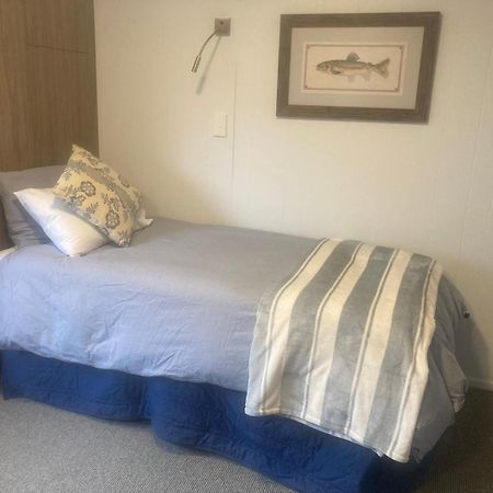 Anglers Adventure Paradise Cabin Bnb Wifi Parking Терейнджи Экстерьер фото